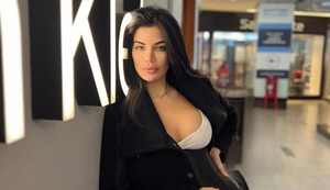 Samantha Batallanos sigue disfrutando su soltería y se la vio paseando junto a Rodrigo Valle