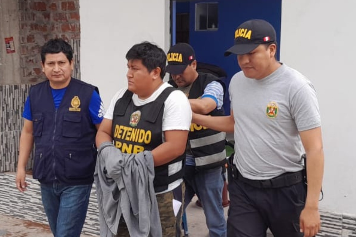 Dos policías y un fiscal en actividad figuran entre los 24 intervenidos que se dedicarían a la usurpación de terrenos, extorsión y sicariato. Foto: Ministerio Público.