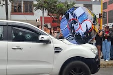 ¡Ataque salvaje en pleno centro de Trujillo! Sicarios disparan más de 20 veces contra camioneta y dejan tres heridos