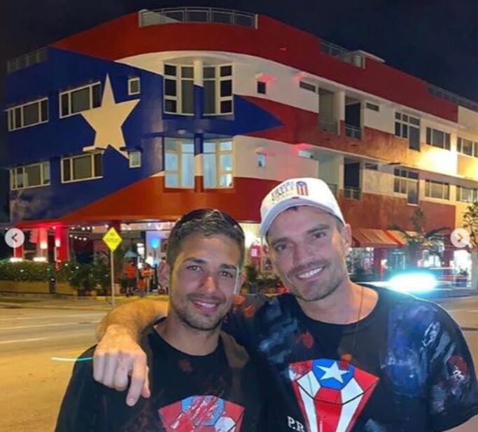 La Placita, nombre del restaurante, fue abierto hace un año con la bandera de Puerto Rico plasmada sobre la gran platina por el artista Héctor Pr. (Foto: Instagram)