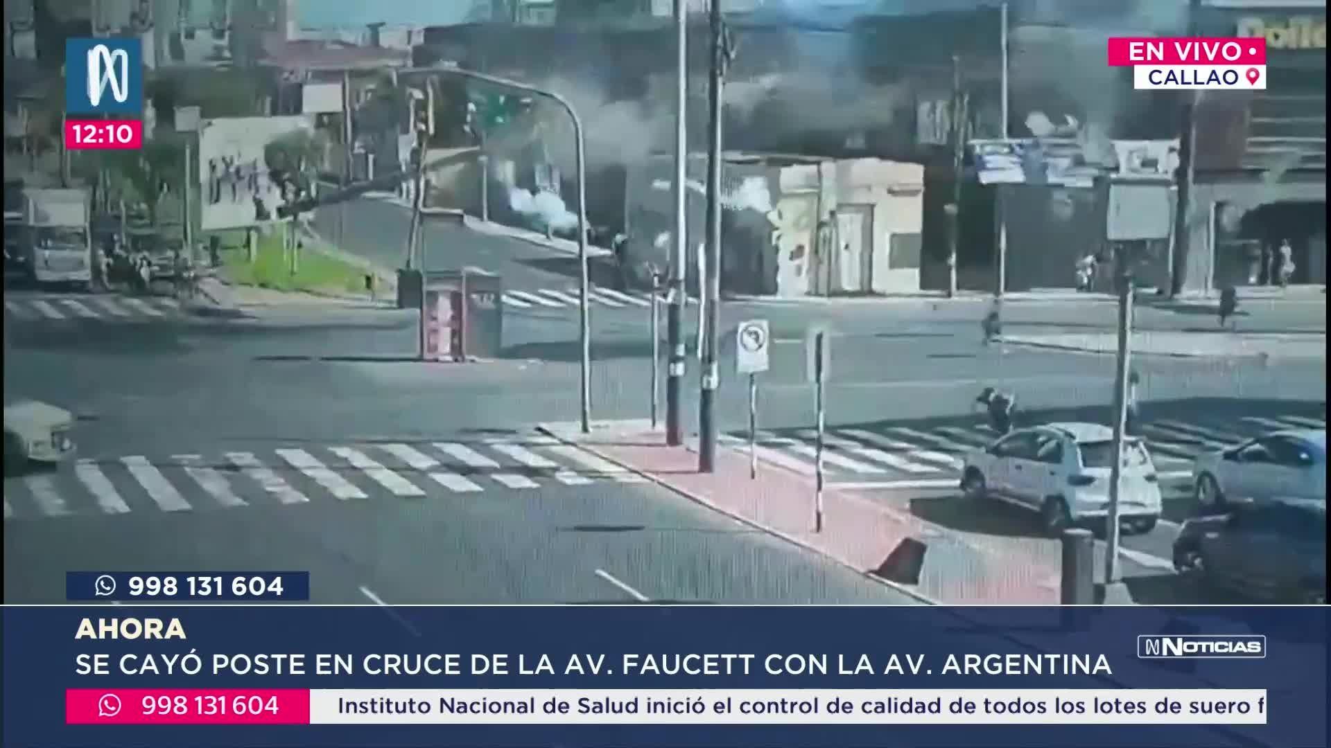 Cámaras de seguridad captaron caída del poste.