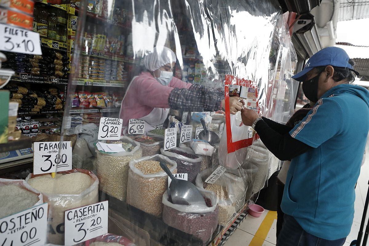 Los precios de algunos productos de la canasta básica siguen en aumento en los mercados de la capital. (Foto: César Campos / GEC)