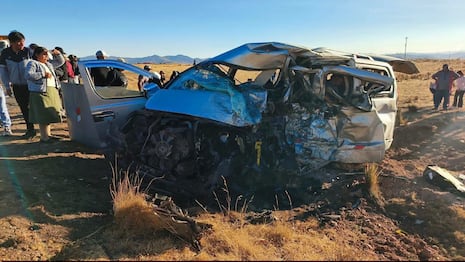 ¡Tragedia en Puno!: Mueren 5 pasajeros en choque de camioneta y minivan