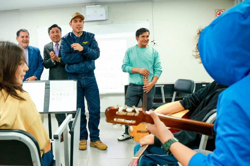 José Jerí se animó a cantar 'De música ligera'