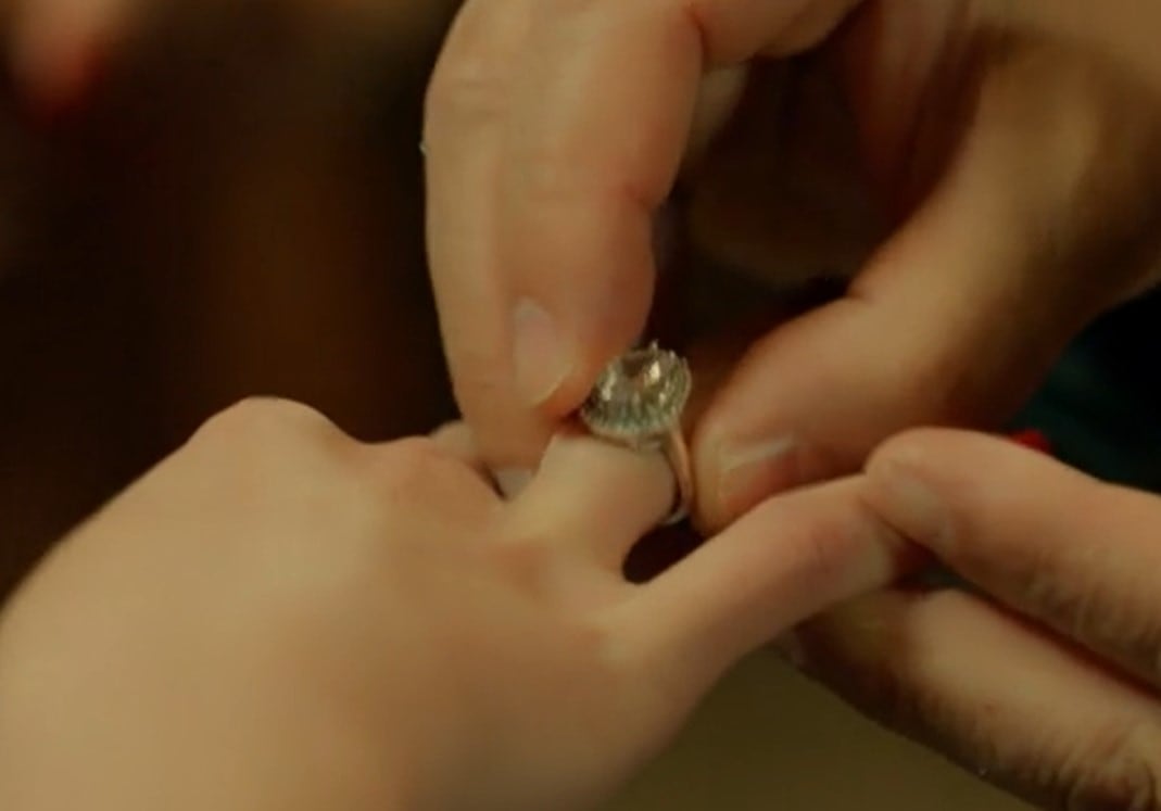 Çolak le propone matrimonio a Betül. (Foto: Tims & B Productions)