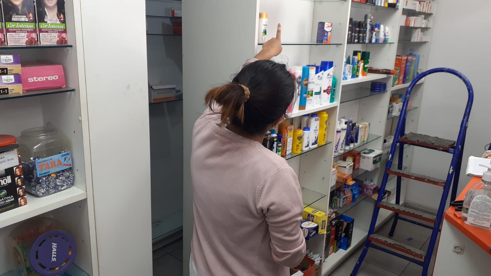 Delincuentes hicieron forado y roban en farmacia