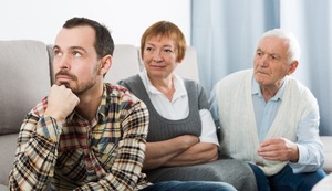¿Cómo decirle a tu pareja que no te llevas bien con su familia?