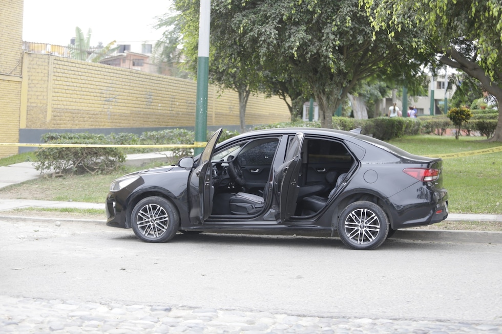 Una persona muerta y otra herida fue el saldo que dejó la intercepción de dos sicarios a un vehículo estacionado en pleno parque de Surco. Foto: Joseph Angeles/@photo.gec