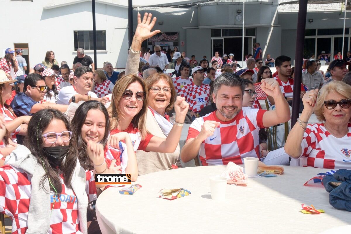 Son parte de la comunidad croata en Perú. "Hinchamos por Croacia y respetamos al equipo rival. Cualquiera puede ganar", dijo Pedro Puh. (Entrevista: Isabel Medina / Trome).