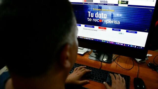 Puedes brindar información de manera anónima, gratuita y confidencial, llamando a la línea telefónica 0800 40 007.