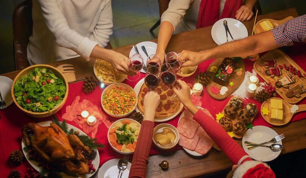 Cena navideña. Foto: ¡Stock.