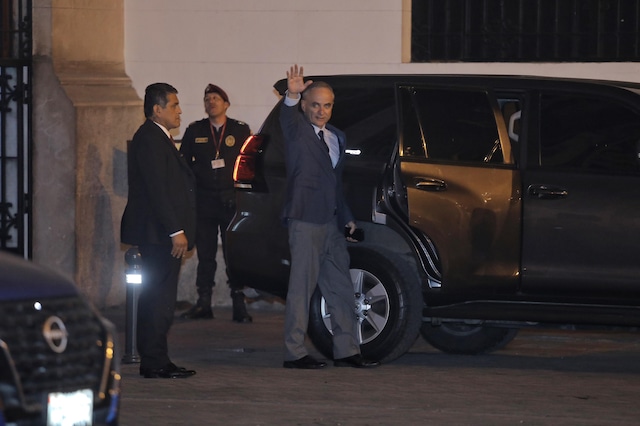 Dina Boluarte y su gabinete de ministros se retiran de palacio luego que el congreso aprobará su vacancia.
Foto: Joel Alonso @photo.gec