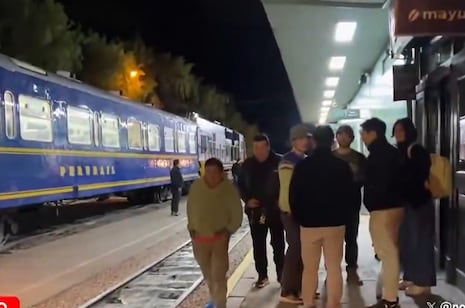 Cusco: Cientos de turistas varados en Ollantaytambo por choque de trenes rumbo a Machu Picchu