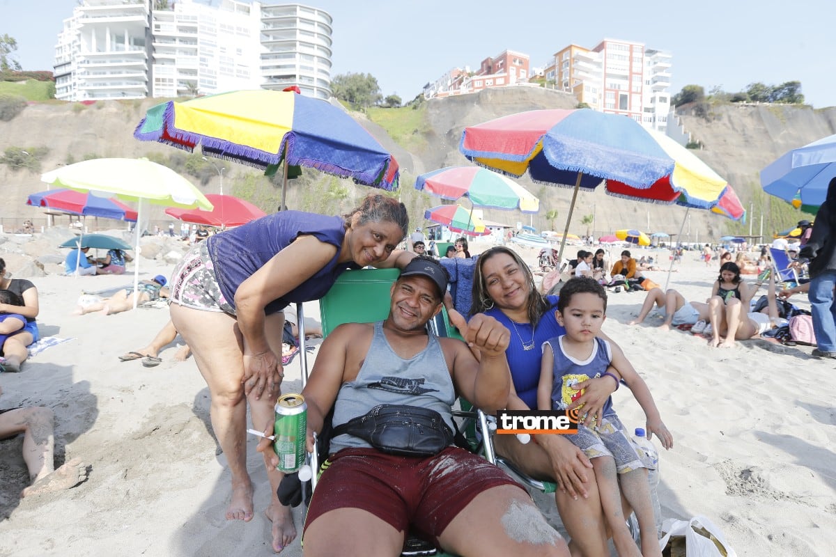 Temperatura empieza a elevarse en Lima y animó a muchos a tener su día playero. (Foto: Violeta Ayasta / Trome).