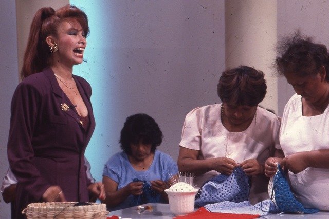 En 1996, July Pinedo conduce el programa "Gana con Ganas”, para luego entre 1997 y 1998 conducir el programa "Tus Tardes con July”, los dos programas fueron emitidos por Panamericana Televisión. (Foto GEC Archivo Histórico)