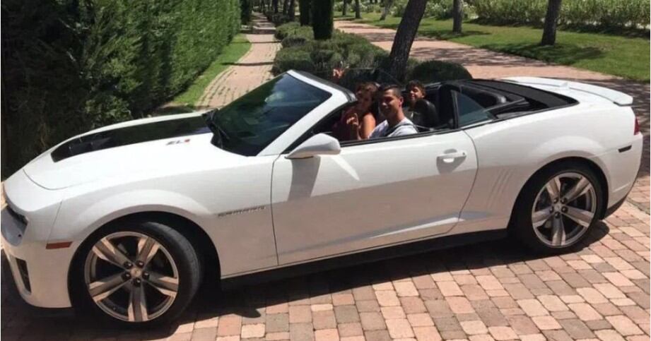 El deportivo de la línea americana es uno de los autos menos vistos del atacante portugués (Foto: Cristiano Ronaldo/Instagram)