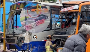 ¡Choque brutal en Lince! Bus de Evipusa impactó contra Corredor Azul y dejó diez heridos