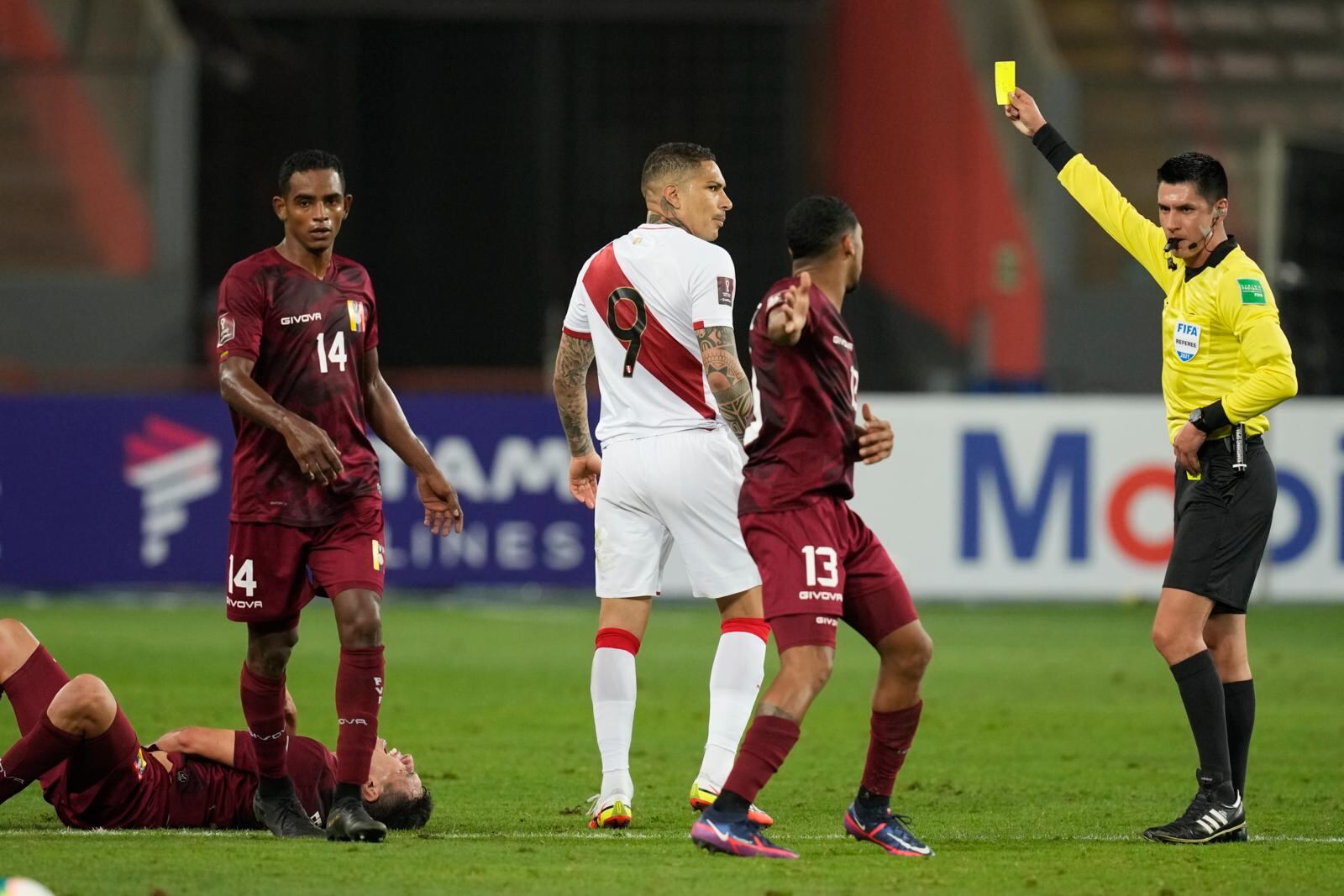 Paolo Guerrero quedó fuera del partido ante Brasil (Foto: Reuters)