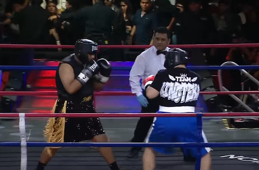 Smash se impuso a Kingteka en la pelea más comentada de La Noche Dorada. (Kick El Zeein)