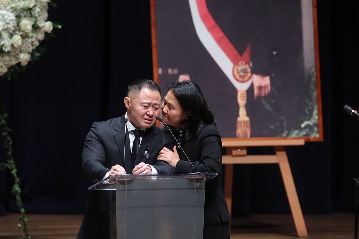 Los hijos de Alberto Fujimori, Keiko y Kenji, brindaron discursos en la misa de cuerpo presente de su padre. (Foto: Antonio Melgarejo / @photo.gec)