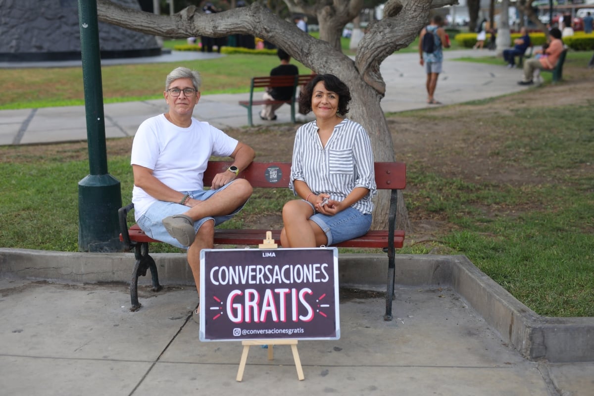 No juzgan, no aconsejan, solo escuchan, conoce la historia de Gisela y Eduardo, la pareja de esposos de 'Conversaciones Gratis' en Miraflores. Foto: Antonio Melgarejo.