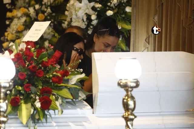 Tula Rodríguez y Mariela Zanetti lloran la partida de Manolo Rojas. (César Campos @photo.gec)