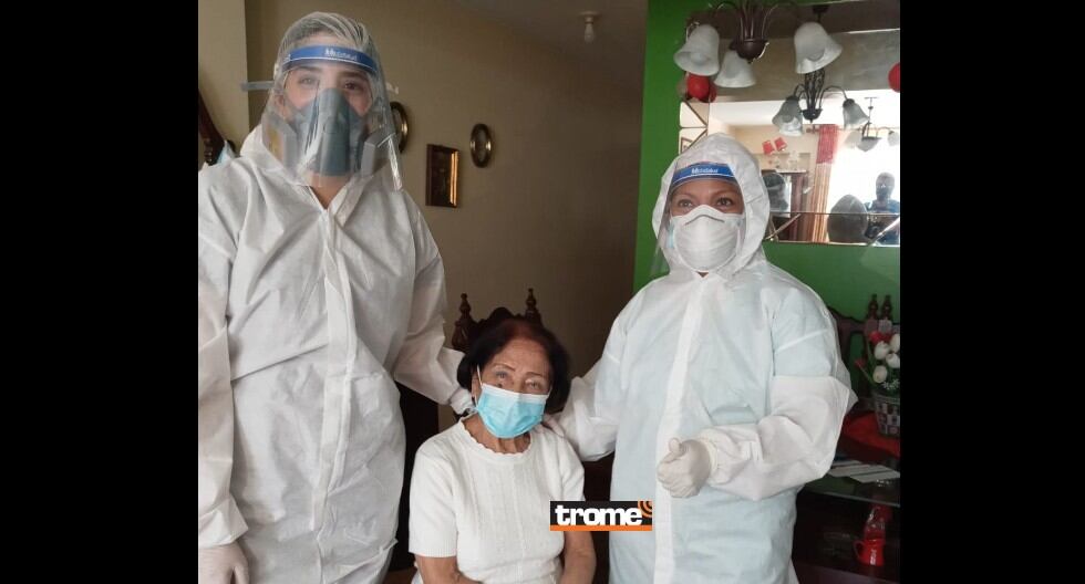 EsSalud acudió a vacunar a Doña Victoria, la peruana de más de 100 años que contó a Trome que no la llamaban ni aparecía en la lista para la vacuna contra Covid-19- (Trome)