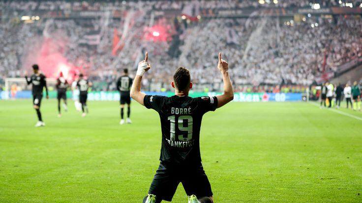 Rafael Santos Borré marcó el 1-0 del Frankfurt vs. West Ham en las semifinales de las Europa League. (Foto: Getty Images)