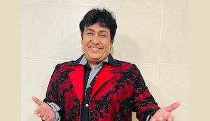 Ronald Hidalgo rinde homenaje a Juan Gabriel