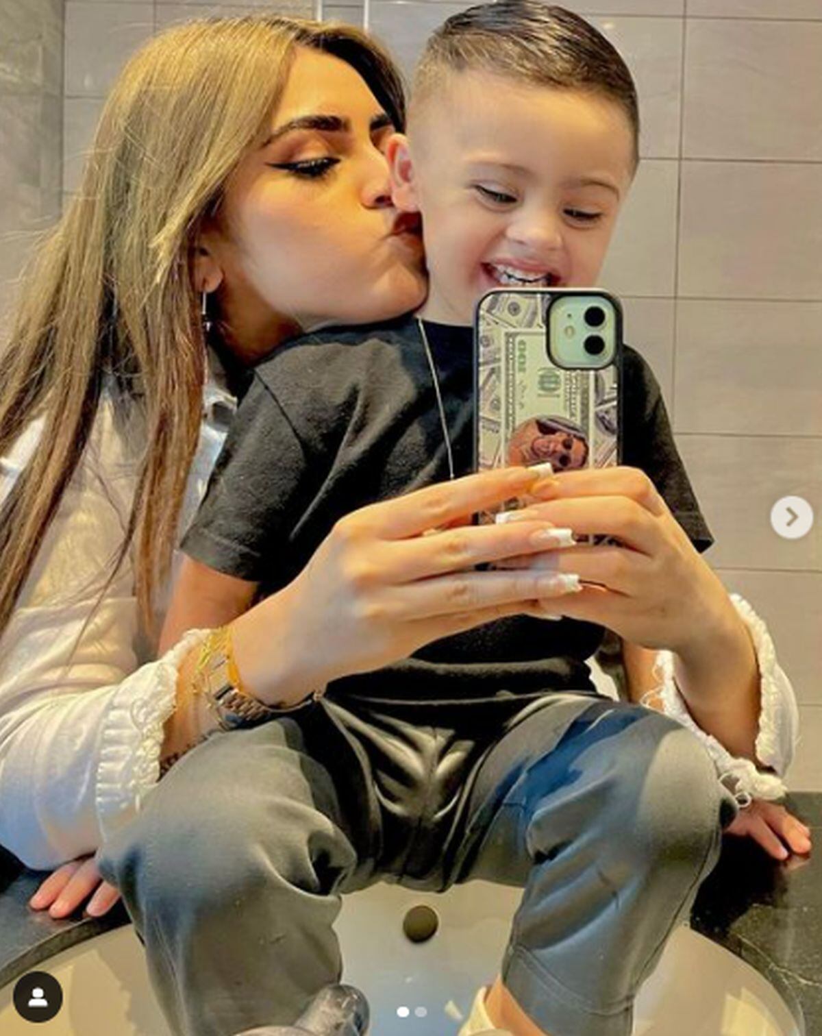 Ella al lado de su pequeño hijo (Foto: Roxanna Somoza / Instagram)