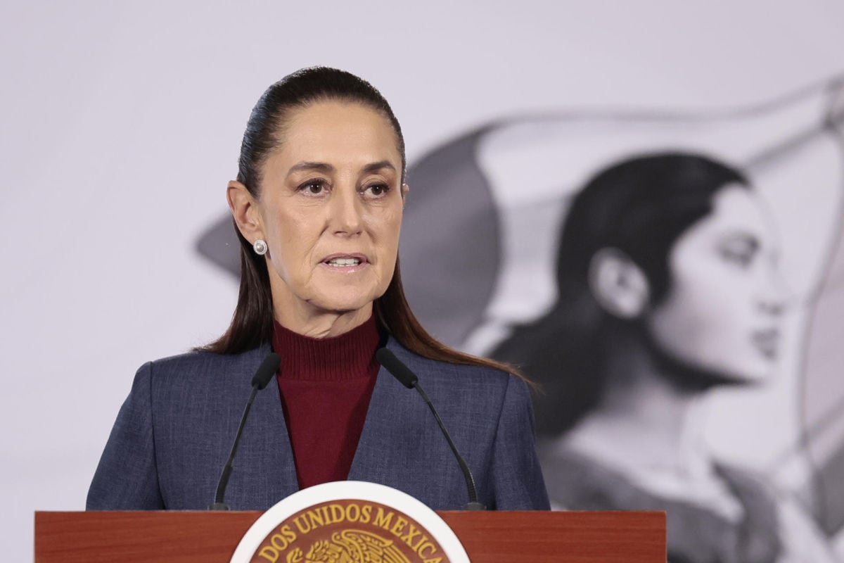 La presidenta de México, Claudia Sheinbaum, habla durante una rueda de prensa este martes en Palacio Nacional de la Ciudad de México. Foto: EFE/José Méndez