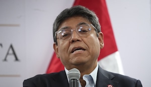 Gobierno trasladará los feriados a los viernes desde el 2027, anunció ministro de Economía, Elmer Cuba