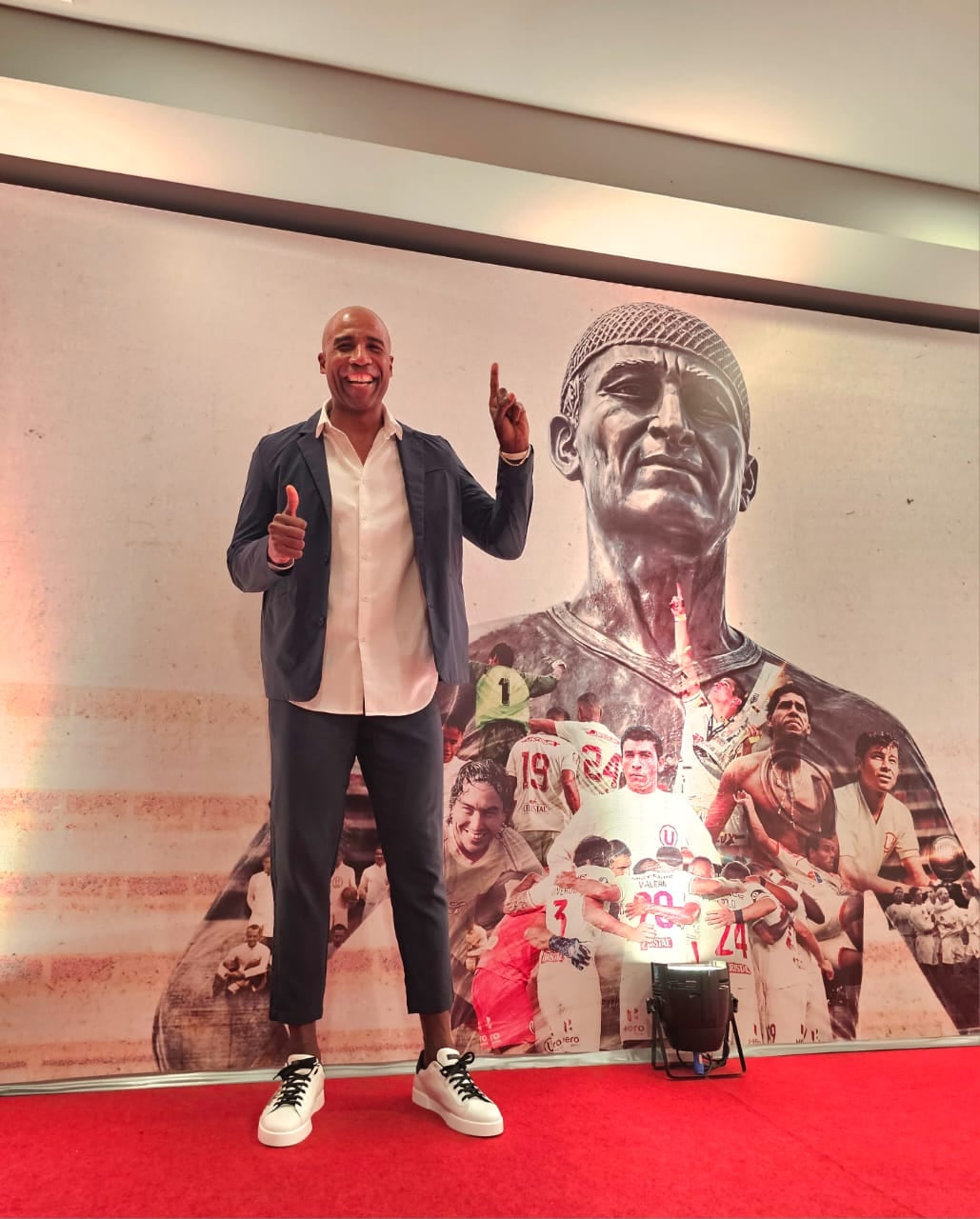 Cuto acude al cine a ver Esta es la U