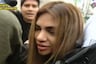 Naldy Saldaña es insultada por mujer a su llegada a declarar a la Depincri San Juan de Lurigancho
