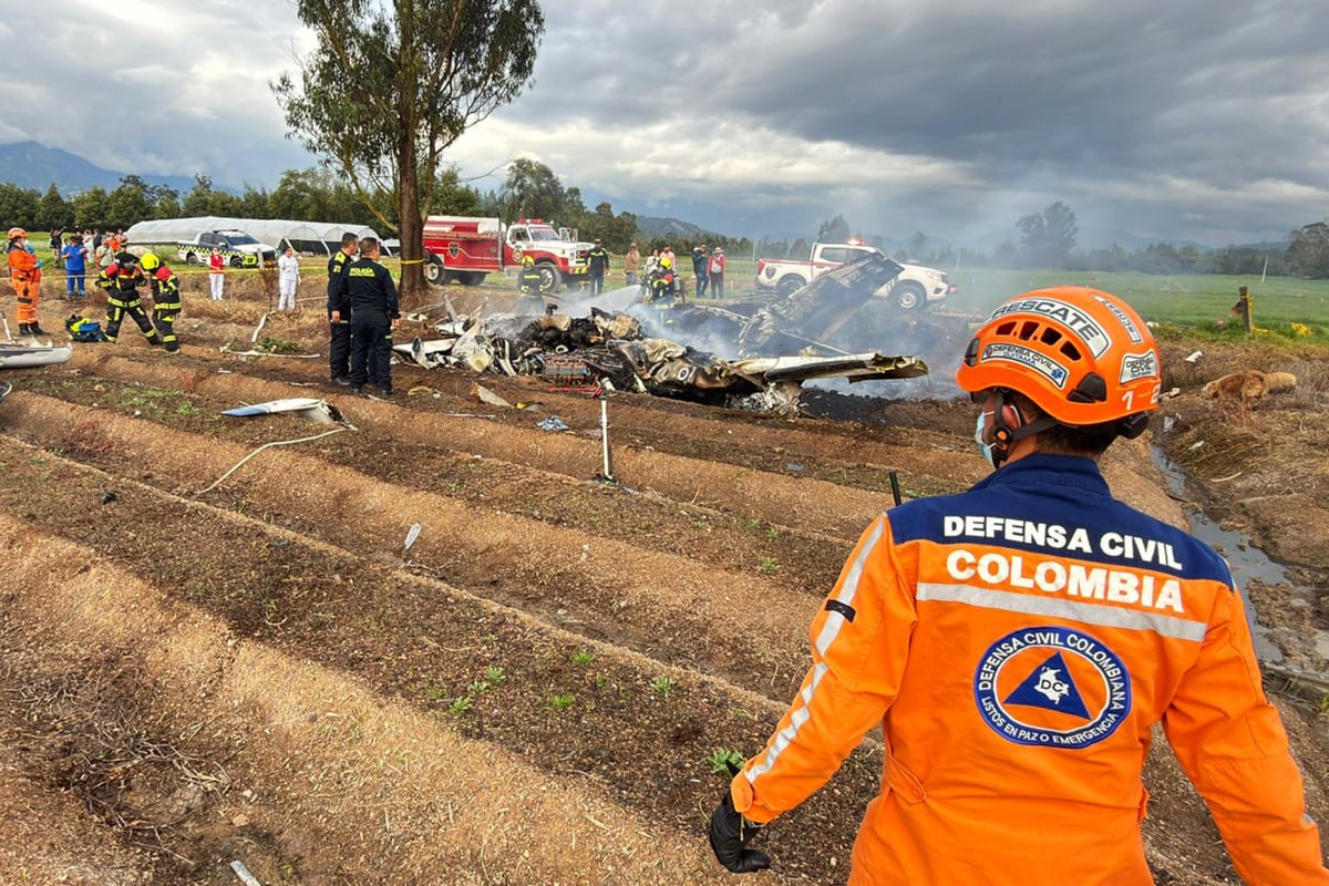 El cantante colombiano Yeison Jiménez, uno de los principales exponentes de la música popular del país, murió al accidentarse la avioneta en la que viajaba, informaron las autoridades. EFE/ Defensa Civil de Colombia