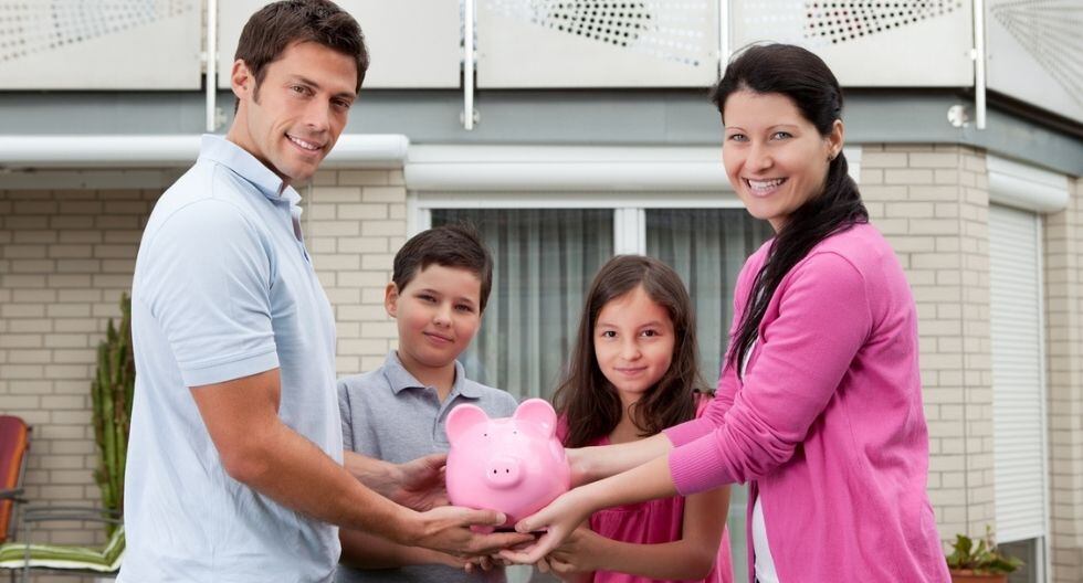 Evita algunos gastos para mantener el equilibrio de tu economía. Foto: iStock.