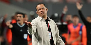 Juan Reynoso será el nuevo DT del Necaxa. (Photo by ERNESTO BENAVIDES / AFP)