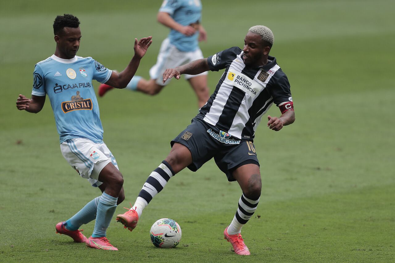 Jefferson Farfán envió un mensaje de aliento tras la victoria en la primera final / @photo.gec)