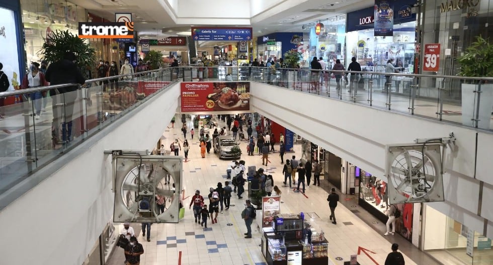 Centros comerciales con ofertas y público puede revisar el aforo en tiempo real. (Trome / Jesús Saucedo)
