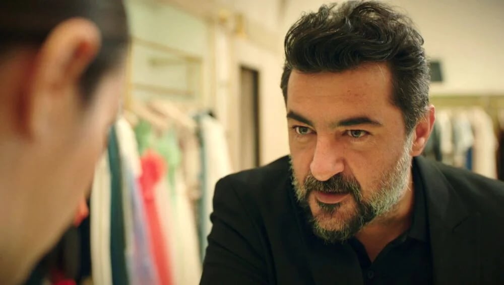 Celil Nalçakan como Akif Atakul en la telenovela "Hermanos" (Foto: NG Medya)