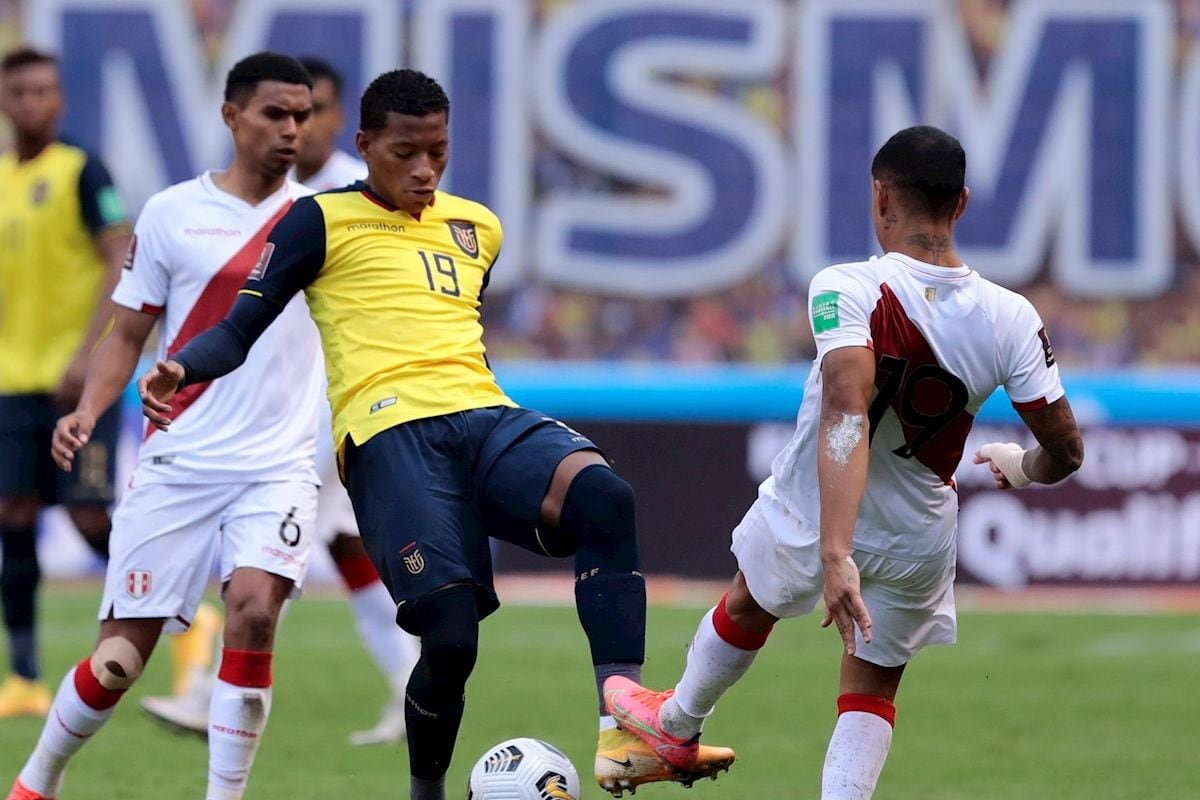 Gonzalo Plata anotó el descuento en el 2-1 de Perú vs. Ecuador por Eliminatorias rumbo a Qatar 2022. (Foto: EFE)