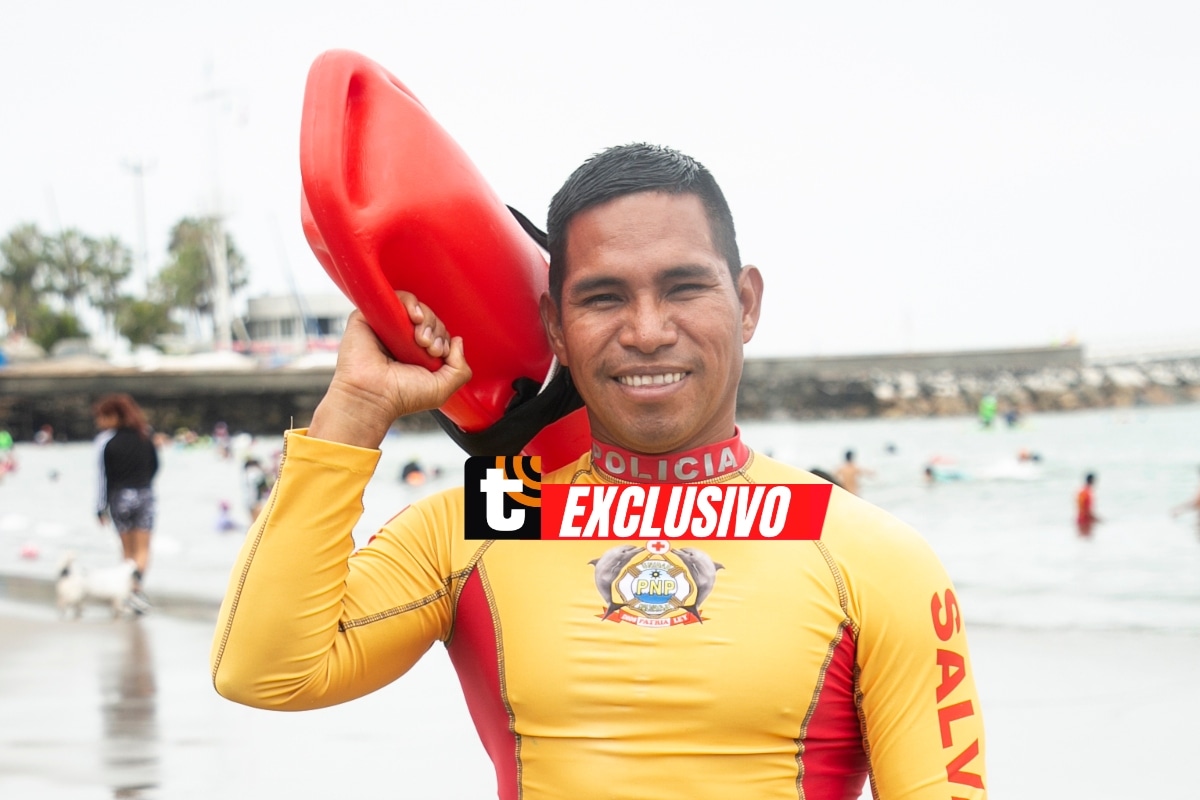 Policía salvavidas no teme a la muerte y suma más de cien bañistas rescatados en playas peligrosas. Foto: Eduardo Cavero.