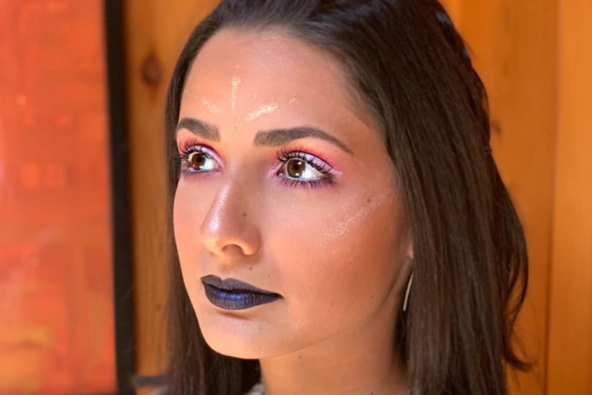 Carliz mostrando su habilidad con el maquillaje (Foto: Carliz de la Cruz / Instagram)