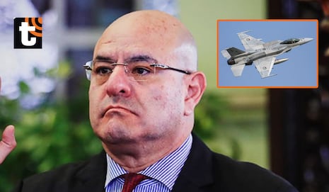 Carlos Díaz presentó su renuncia al Ministerio de Defensa por disputa con el Gobierno sobre compra de caz...