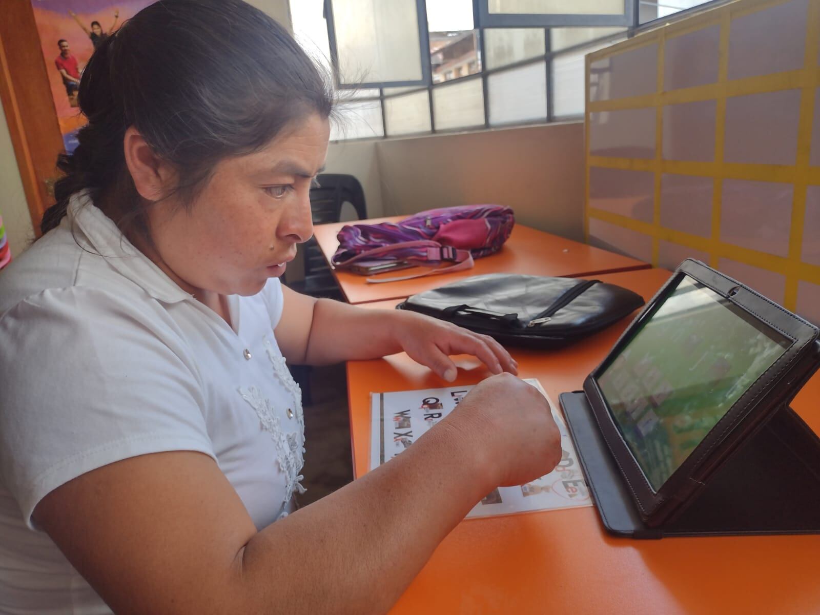 Tablets permitirán mejorar la enseñanza y combatir el analfabetismo en las regiones que tienen un alto índice de este problema social.