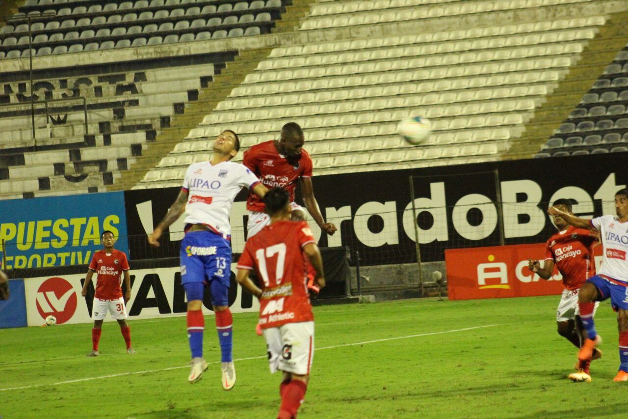 Los trujillanos sufrieron mucho en el juego aéreo ante el 'papá'