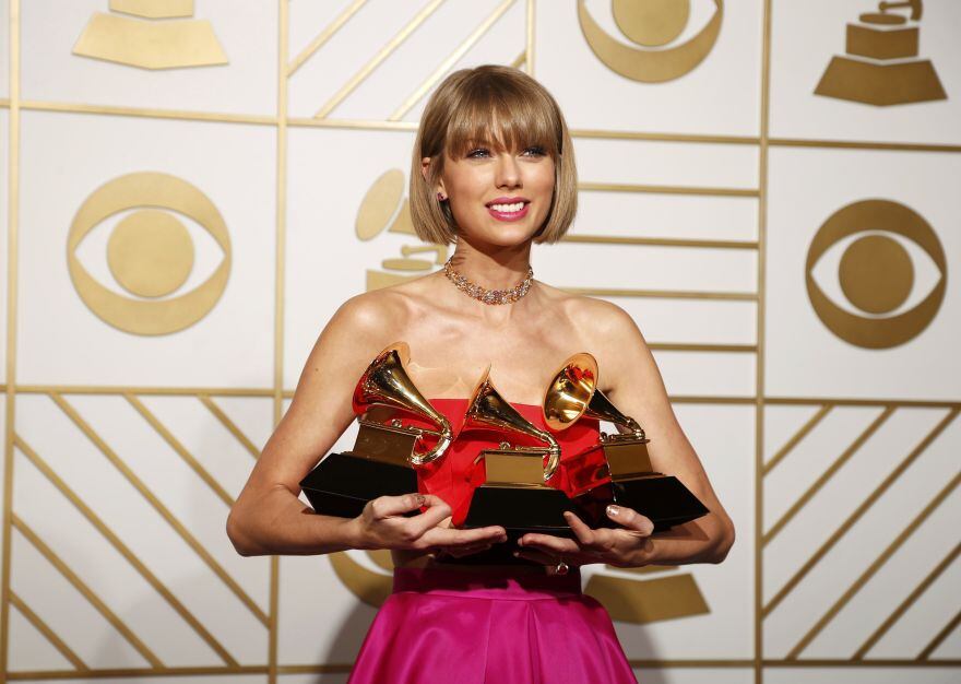 Singer Taylor Swift poses backstage with her awards for Best Music Video for "Bad Blood", Album of the Year and Best Pop Vocal Album for "1989" during the 58th Grammy Awards in Los Angeles, California February 15, 2016. REUTERS/Lucy Nicholson