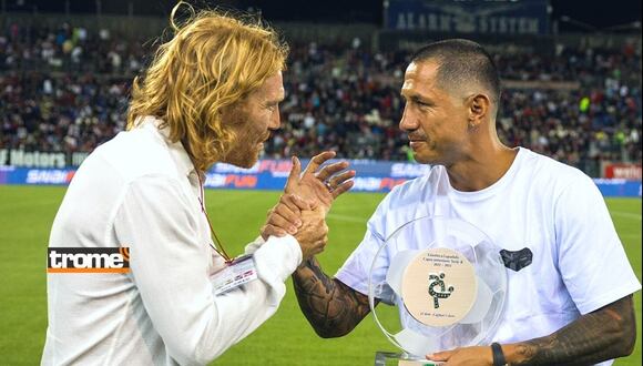 Gianluca Lapadula y el homenaje que recibió de Cagliari tras consagrarse goleador de la Serie B