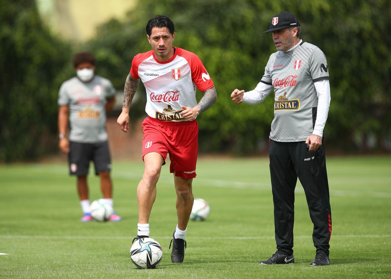 Gianluca Lapadula participó de la última práctica de la selección peruana en la Videna. Será titular ante Colombia. (Foto: FPF).
