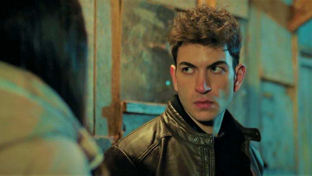 Tolga insiste en ver a Cemile en la telenovela turca "Hermanos" (Foto: NG Medya)